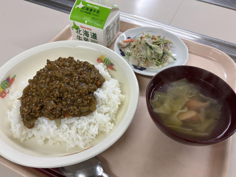 「キーマカレー」「豚しゃぶサラダ」「スープ」