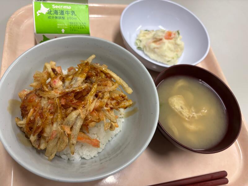 「かき揚げ丼」「ポテトサラダ」「味噌汁」