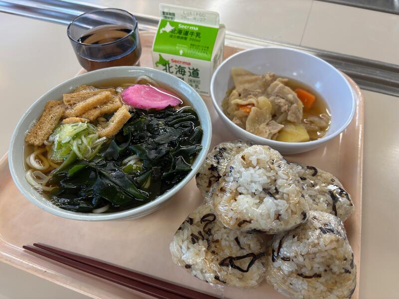 「わかめうどん」「肉じゃが」「おにぎり」