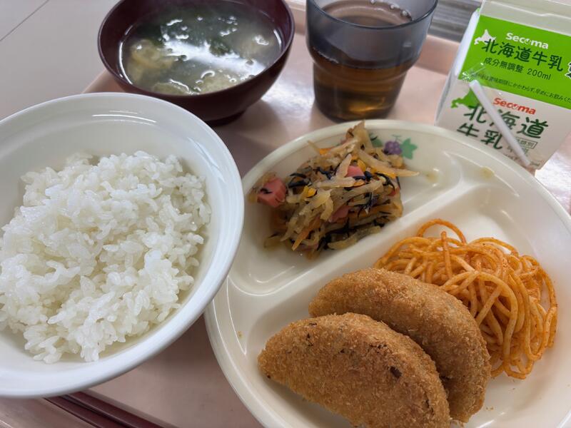 「メンチカツ（スパゲッティ付き）」「切り干し大根」「味噌汁」「白飯」