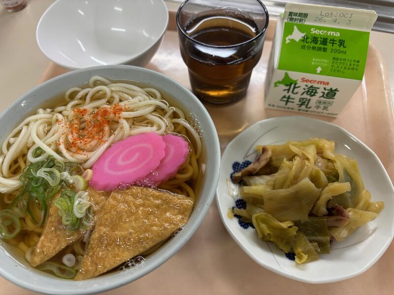 「きつねうどん」「キャベツの炒め煮」「おにぎり」